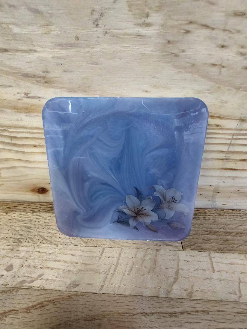 Coaster Lily with lavender swirl