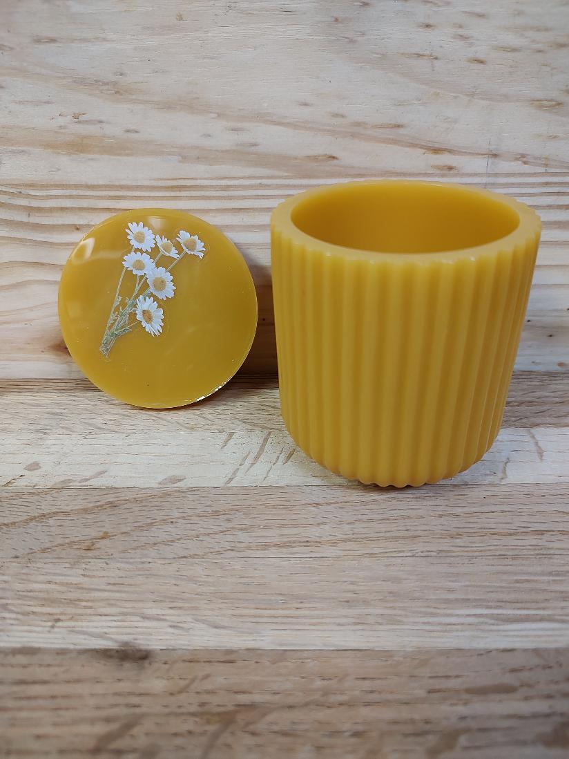 Gold with Daisies Accent Set