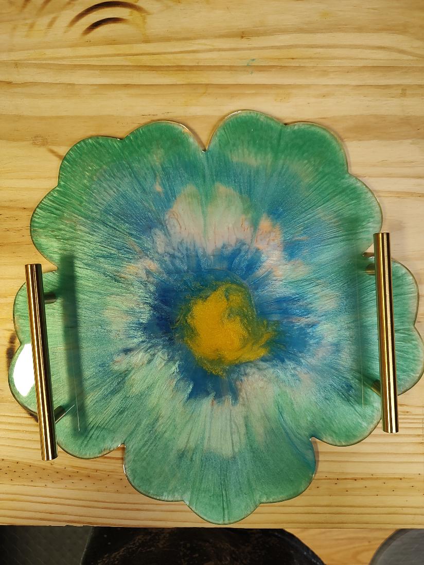 Trey green with flower